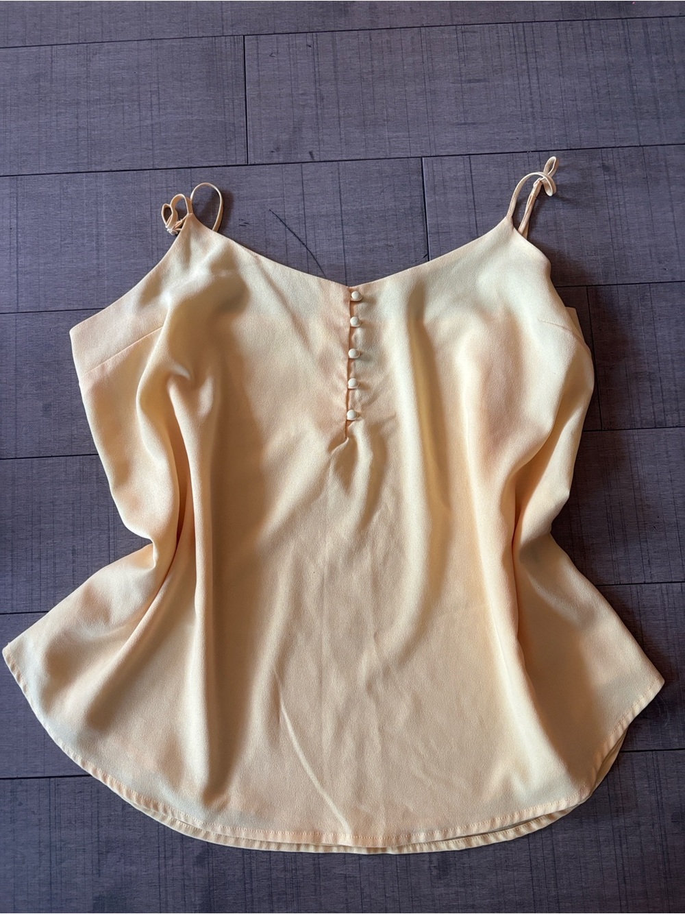 ♠️5/$25♠️Le Chateau-Early 2000's Light Yellow Camisole Top